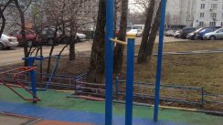 Площадка для воркаута в городе Москва №2061 Маленькая Современная фото